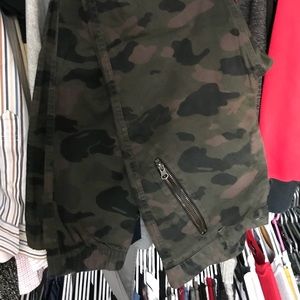 H&M Camo Cropped Chino Pant